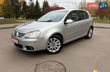 Хетчбек Volkswagen Golf 2005 в Сумах