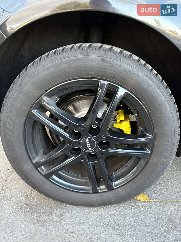 Хэтчбек Volkswagen Golf 2005 в Умани