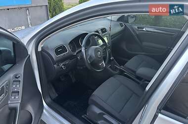 Хэтчбек Volkswagen Golf 2010 в 