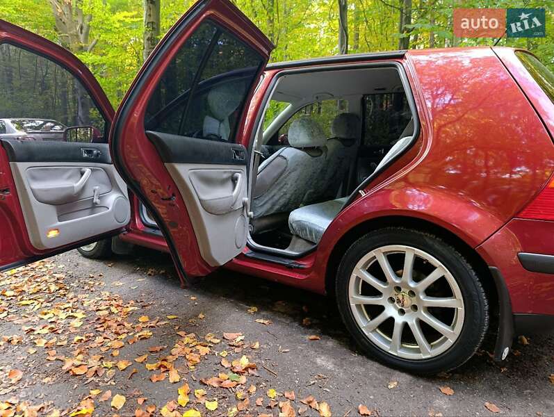 Хэтчбек Volkswagen Golf 1998 в Рава-Русской