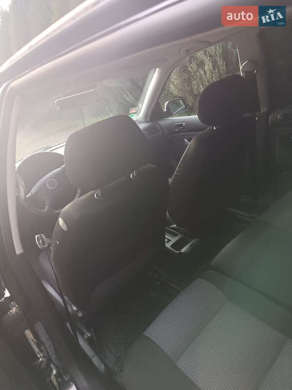 Хэтчбек Volkswagen Golf 2002 в Самборе