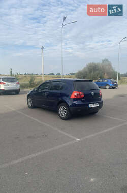 Хэтчбек Volkswagen Golf 2004 в  фото 7 Хэтчбек Volkswagen Golf 2004 в