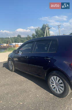 Хэтчбек Volkswagen Golf 2004 в  фото 4 Хэтчбек Volkswagen Golf 2004 в