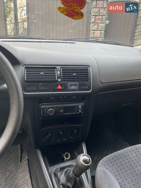 Хэтчбек Volkswagen Golf 1999 в Иршаве