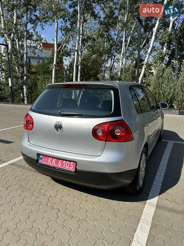 Хэтчбек Volkswagen Golf 2005 в Киеве