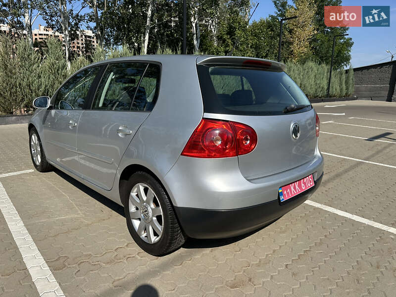 Хэтчбек Volkswagen Golf 2005 в Киеве