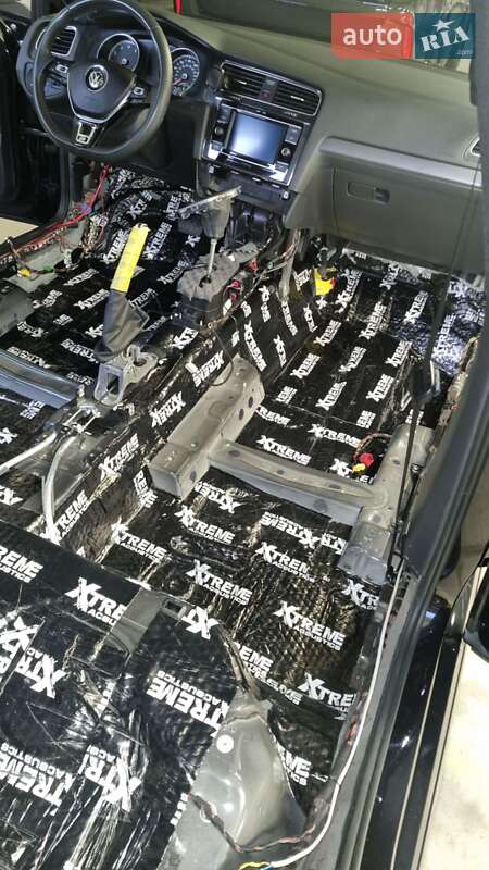 Хэтчбек Volkswagen Golf 2020 в Днепре