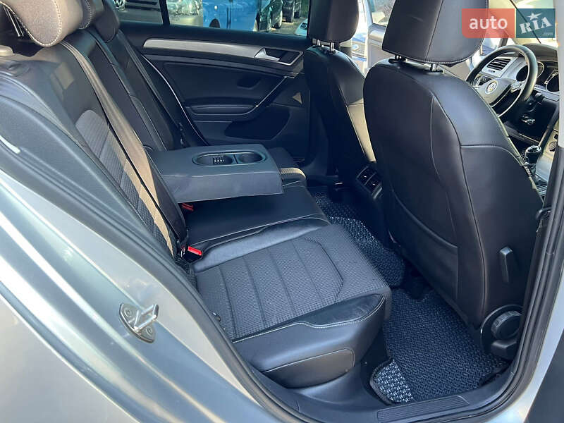 Универсал Volkswagen Golf 2013 в Залещиках