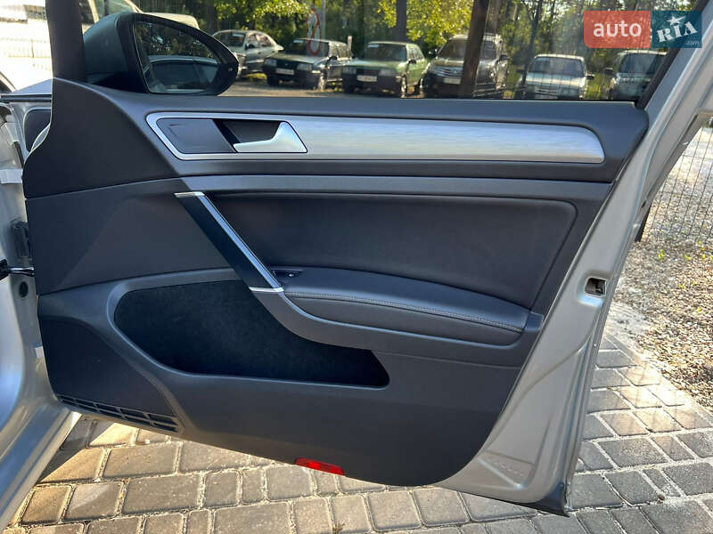 Универсал Volkswagen Golf 2013 в Залещиках