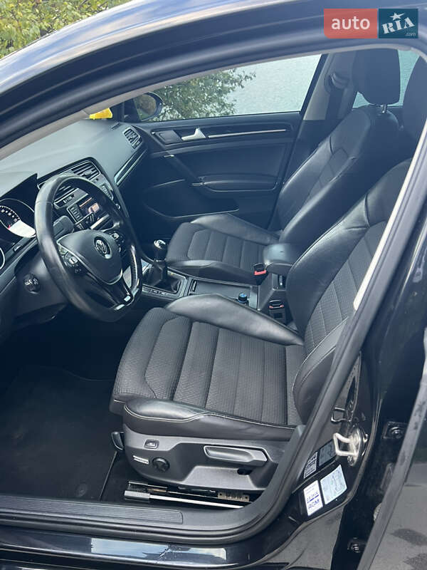 Універсал Volkswagen Golf 2014 в Рівному