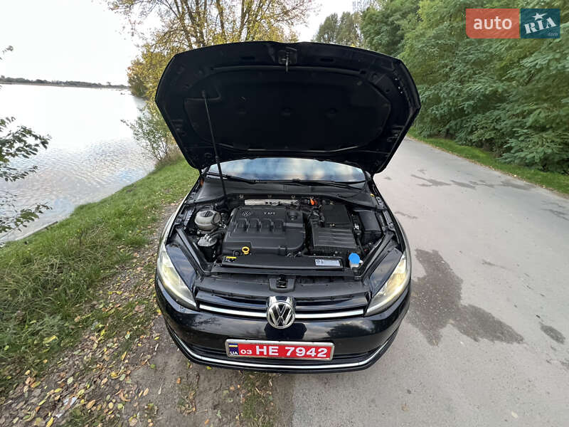 Універсал Volkswagen Golf 2014 в Рівному