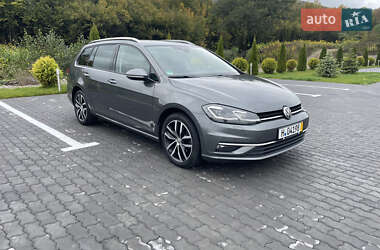 Универсал Volkswagen Golf 2018 в Сваляве