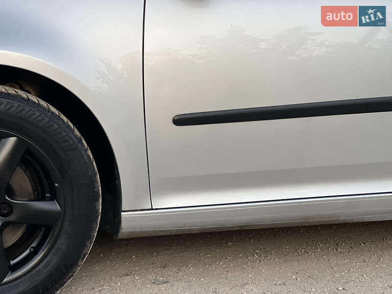 Хэтчбек Volkswagen Golf 2004 в Тернополе