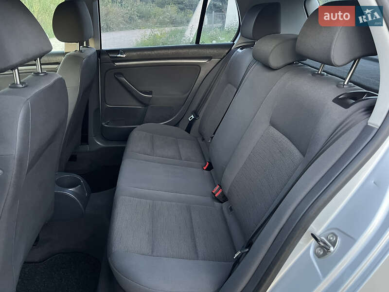 Хэтчбек Volkswagen Golf 2004 в Тернополе