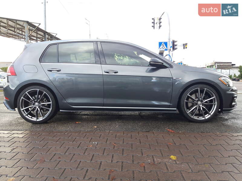 Хетчбек Volkswagen Golf 2018 в Києві