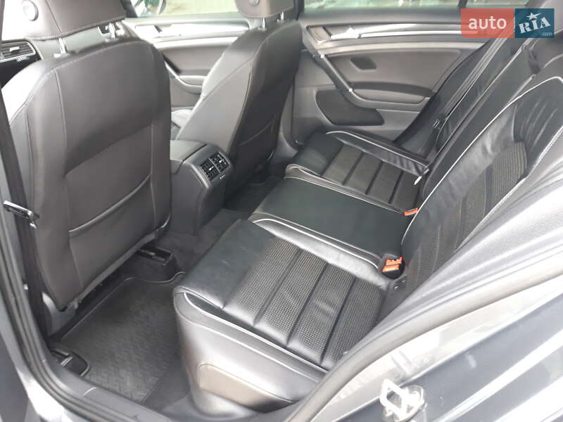 Хетчбек Volkswagen Golf 2018 в Києві