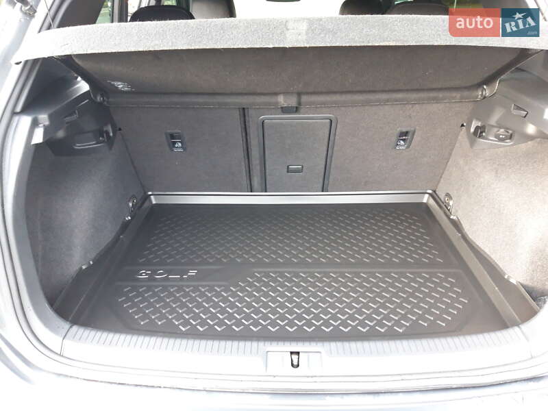Хетчбек Volkswagen Golf 2018 в Києві