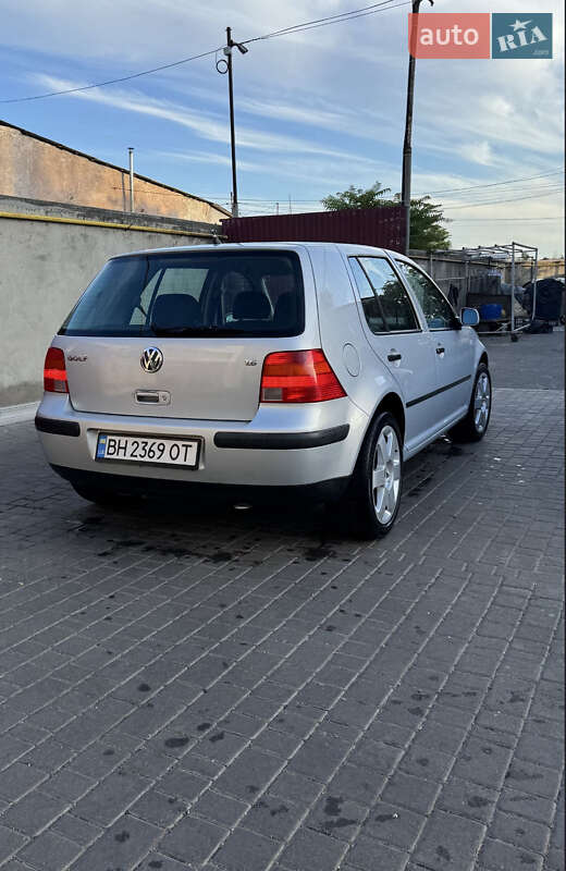 Хэтчбек Volkswagen Golf 2000 в Синельниково