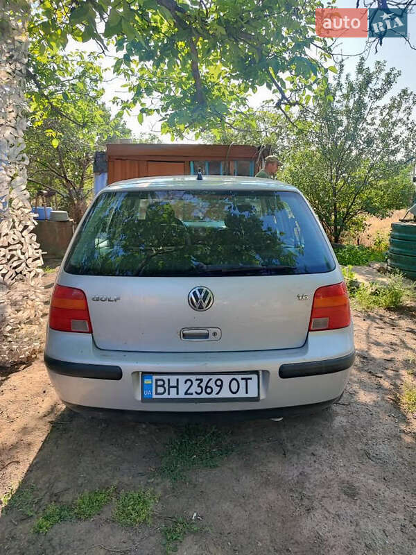 Хэтчбек Volkswagen Golf 2000 в Синельниково