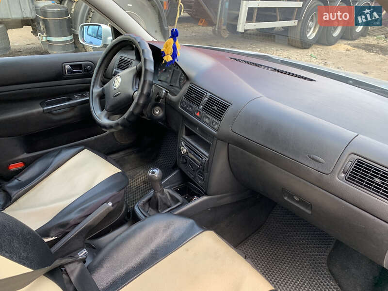 Хэтчбек Volkswagen Golf 2000 в Синельниково