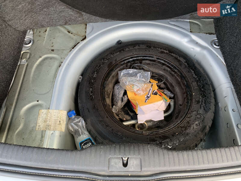 Хэтчбек Volkswagen Golf 2000 в Синельниково