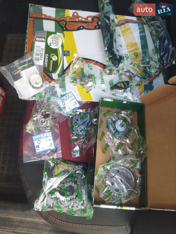 Хэтчбек Volkswagen Golf 2004 в Иванкове