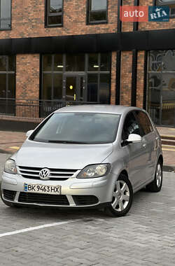 Хэтчбек Volkswagen Golf 2005 в Виннице