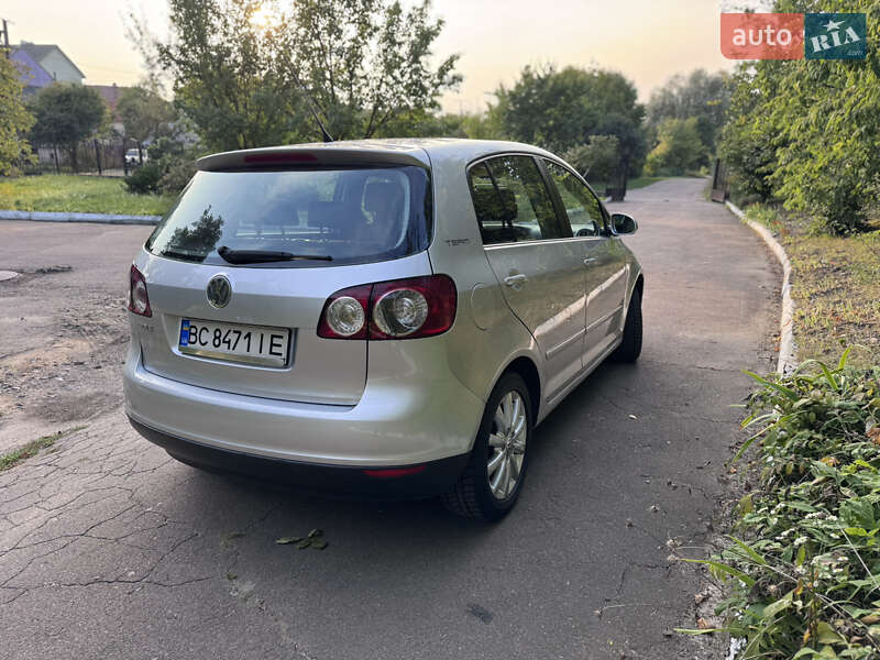 Хетчбек Volkswagen Golf 2005 в Львові