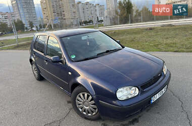 Хэтчбек Volkswagen Golf 2002 в Киеве