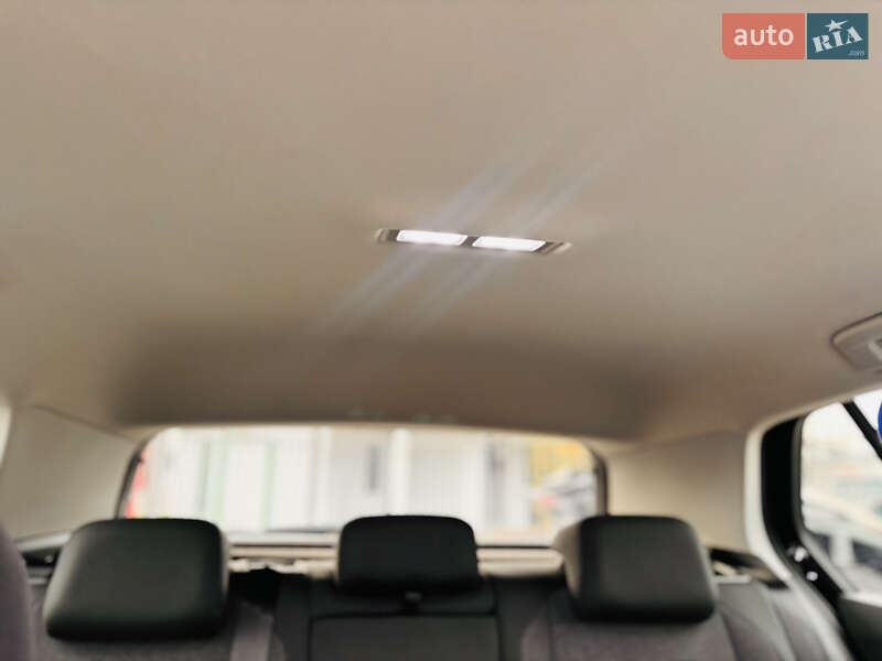 Хэтчбек Volkswagen Golf 2020 в Киеве