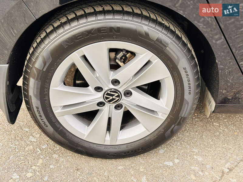 Хэтчбек Volkswagen Golf 2020 в Киеве