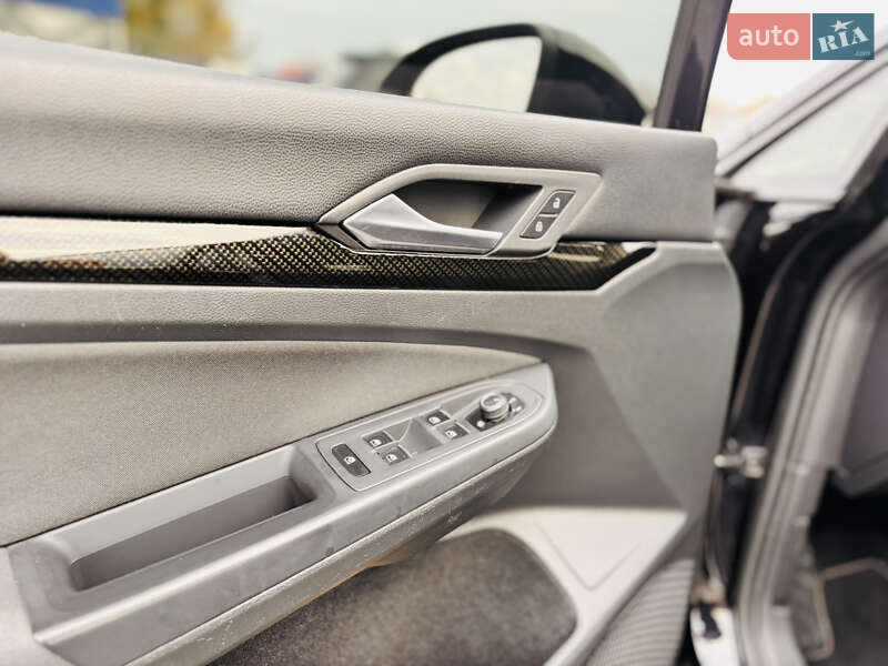 Хэтчбек Volkswagen Golf 2020 в Киеве