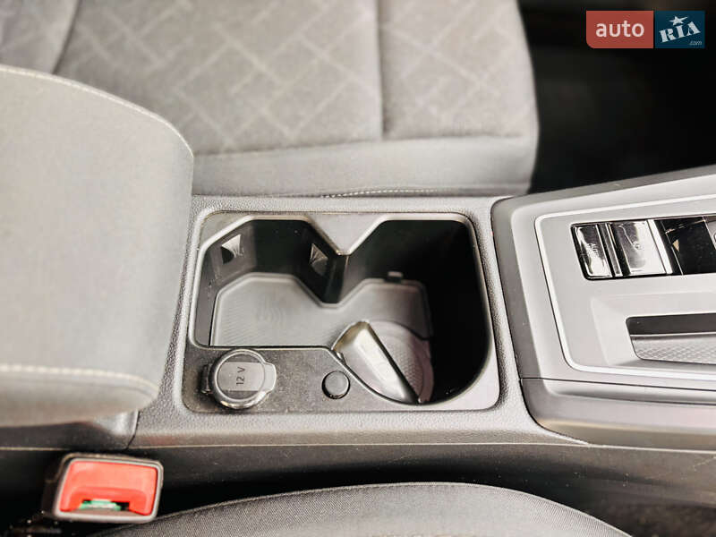 Хэтчбек Volkswagen Golf 2020 в Киеве