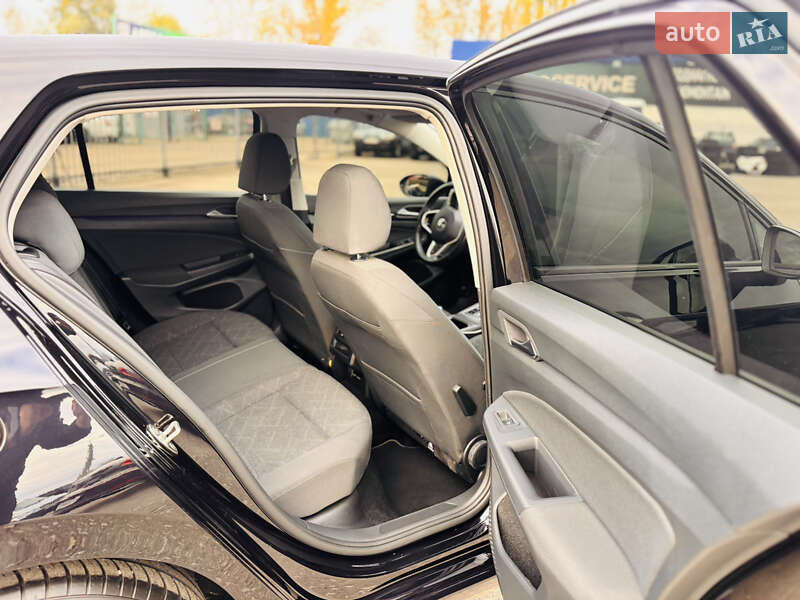 Хэтчбек Volkswagen Golf 2020 в Киеве