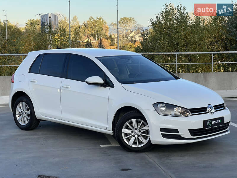 Хэтчбек Volkswagen Golf 2014 в Киеве
