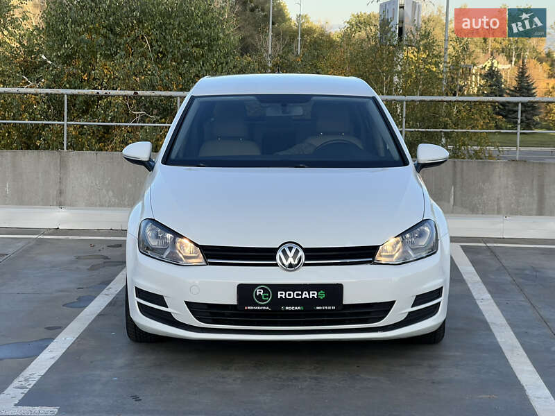 Хэтчбек Volkswagen Golf 2014 в Киеве