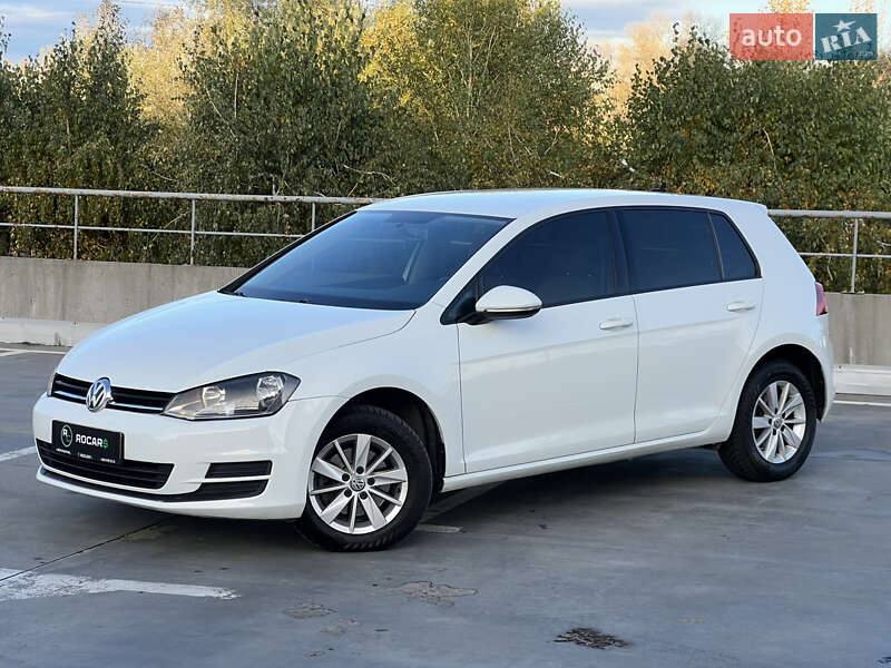 Хэтчбек Volkswagen Golf 2014 в Киеве