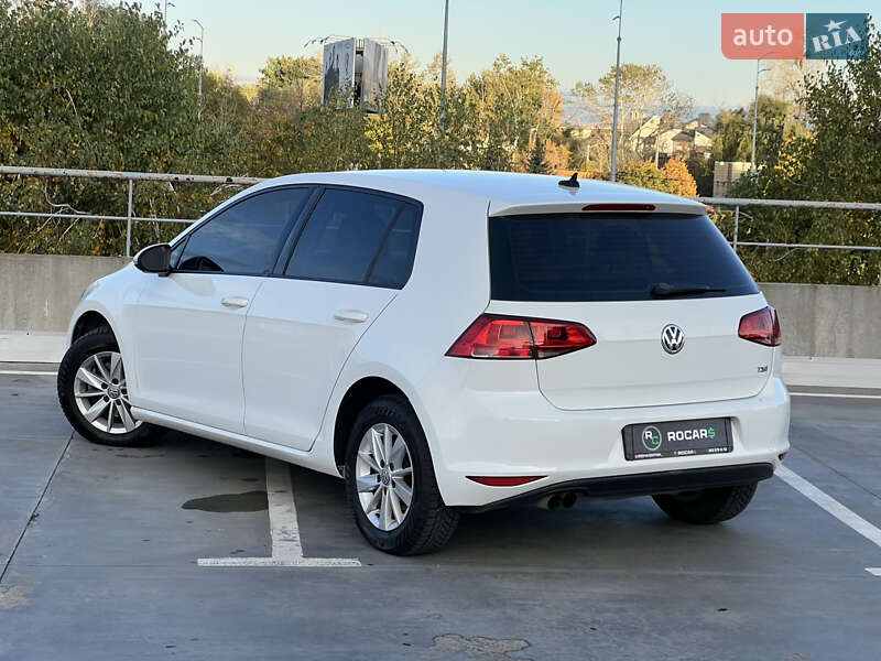 Хэтчбек Volkswagen Golf 2014 в Киеве