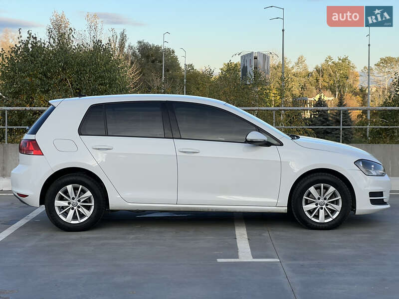 Хэтчбек Volkswagen Golf 2014 в Киеве