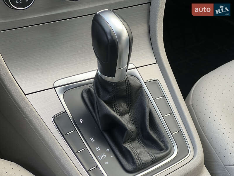 Хэтчбек Volkswagen Golf 2014 в Киеве