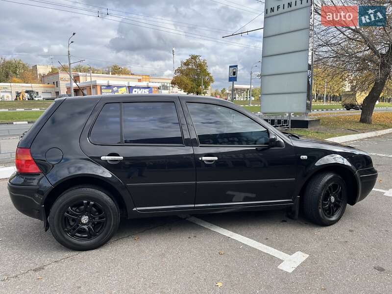 Хетчбек Volkswagen Golf 2003 в Харкові