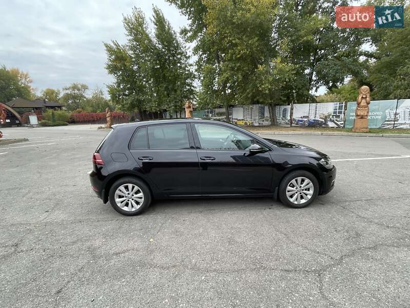 Хэтчбек Volkswagen Golf 2020 в Днепре