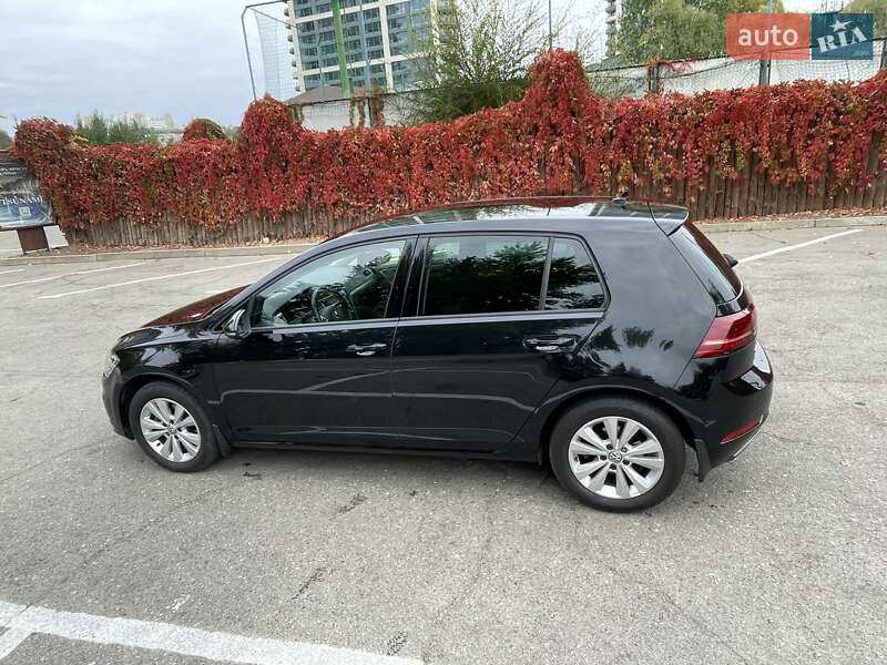 Хэтчбек Volkswagen Golf 2020 в Днепре