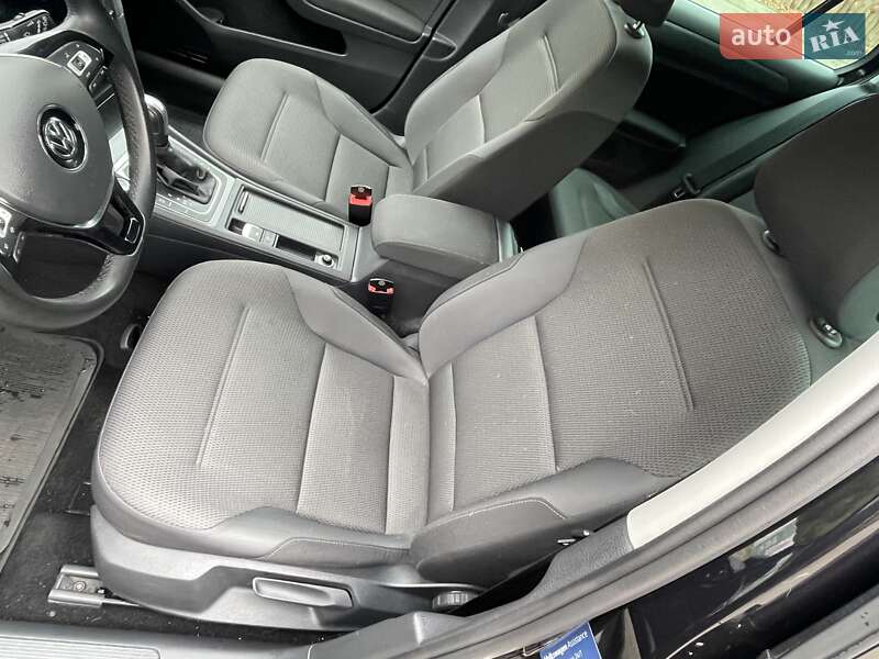 Хэтчбек Volkswagen Golf 2020 в Днепре