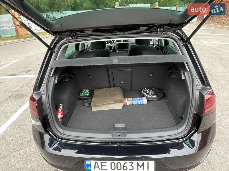 Хэтчбек Volkswagen Golf 2020 в Днепре