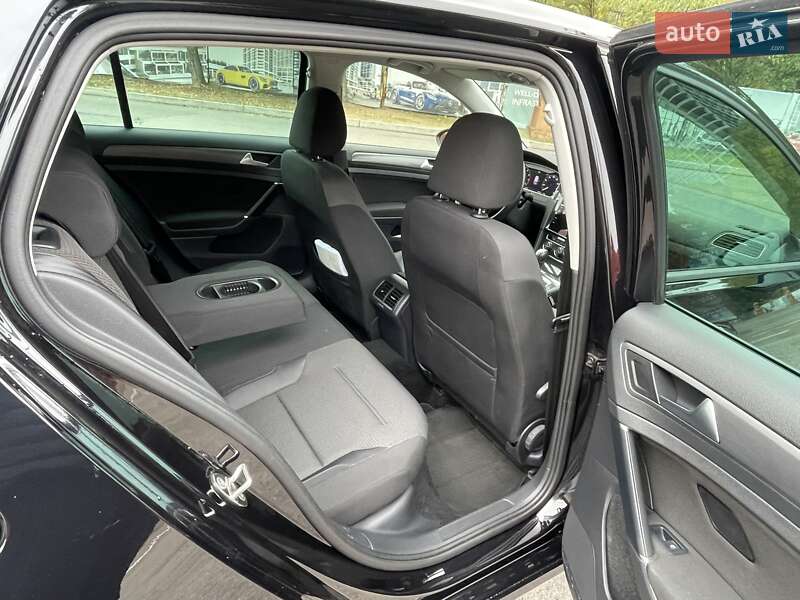 Хэтчбек Volkswagen Golf 2020 в Днепре