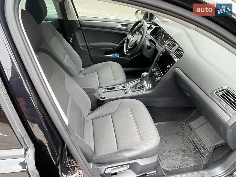 Хэтчбек Volkswagen Golf 2020 в Днепре