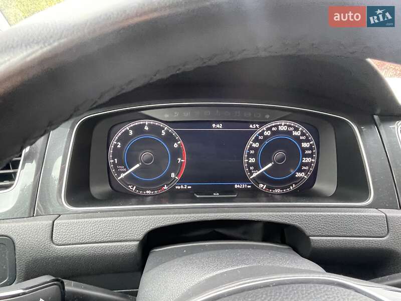 Хэтчбек Volkswagen Golf 2020 в Днепре