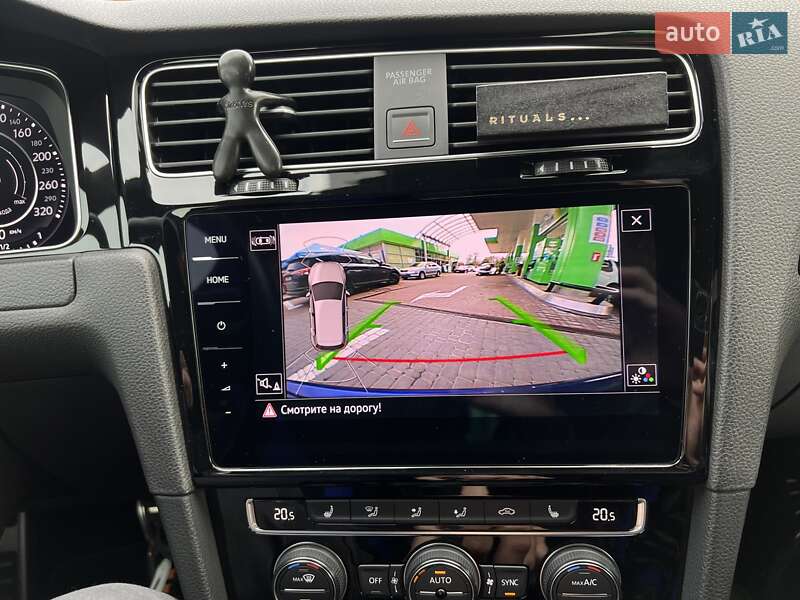 Хэтчбек Volkswagen Golf 2016 в Киеве