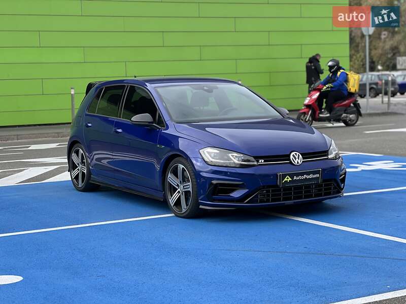 Хэтчбек Volkswagen Golf 2016 в Киеве